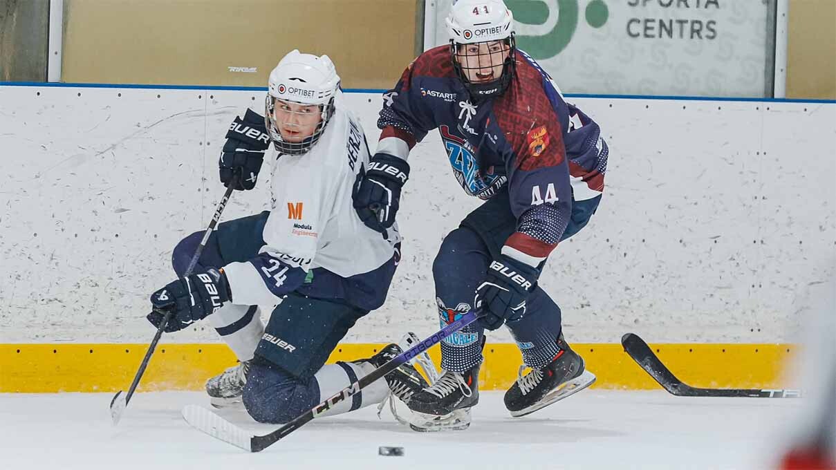 Hokeja 3 pret 3 turnīrs Talsu ledus hallē