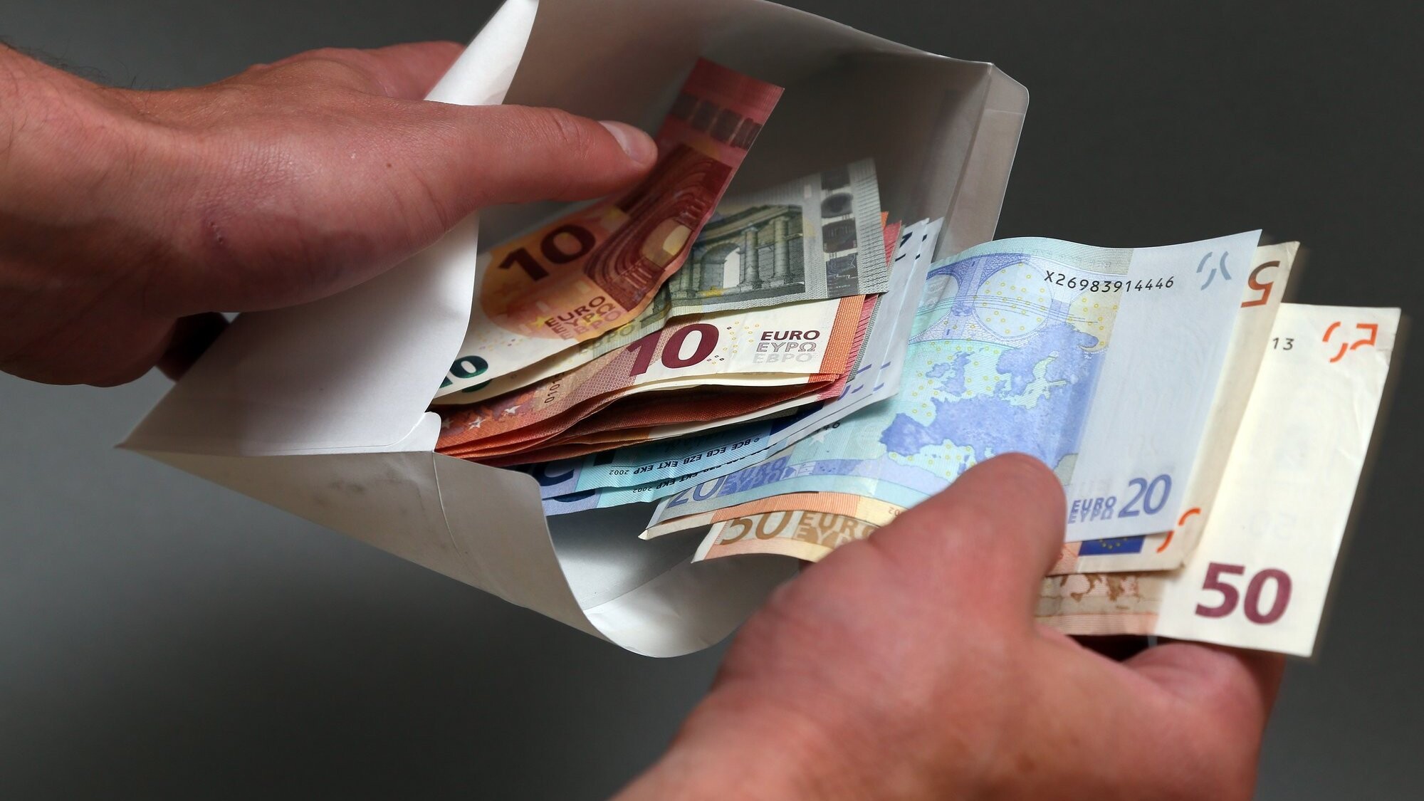 Jelgavnieks notic krāpniekiem un atdod viņiem 115 tūkstošus eiro