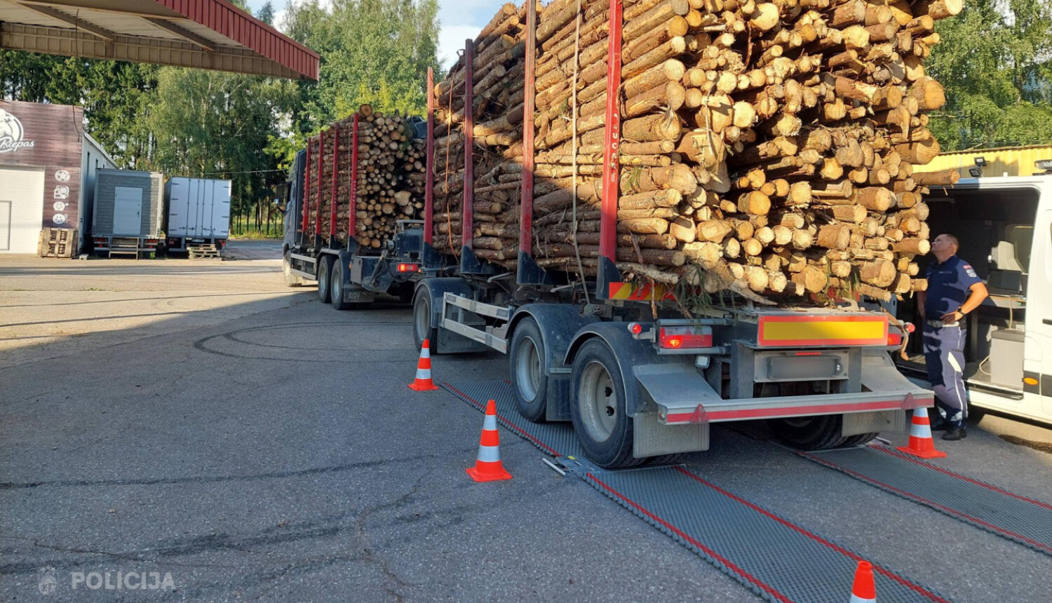 Valsts policija 2025. gadā kravu pārvadājumu jomā veikusi vairāk nekā 9 000 kontroles