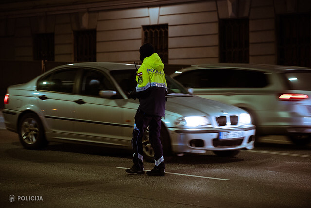 Policija svētku brīvdienās pastiprināti uzraudzīs drošību uz autoceļiem