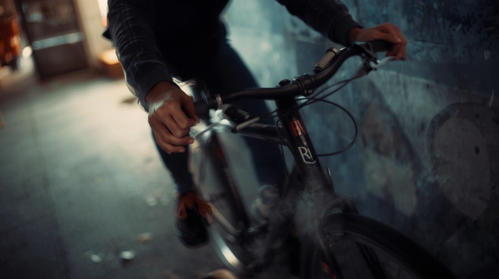 Aizkrauklē ar auto uzbrauc nepilngadīgam velobraucējam
